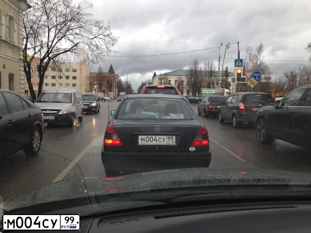 Фото автомобиля MERCEDES C-KLASSE, 1995 — госномер М004СУ99. Цвет: ЧЕРНЫЙ
