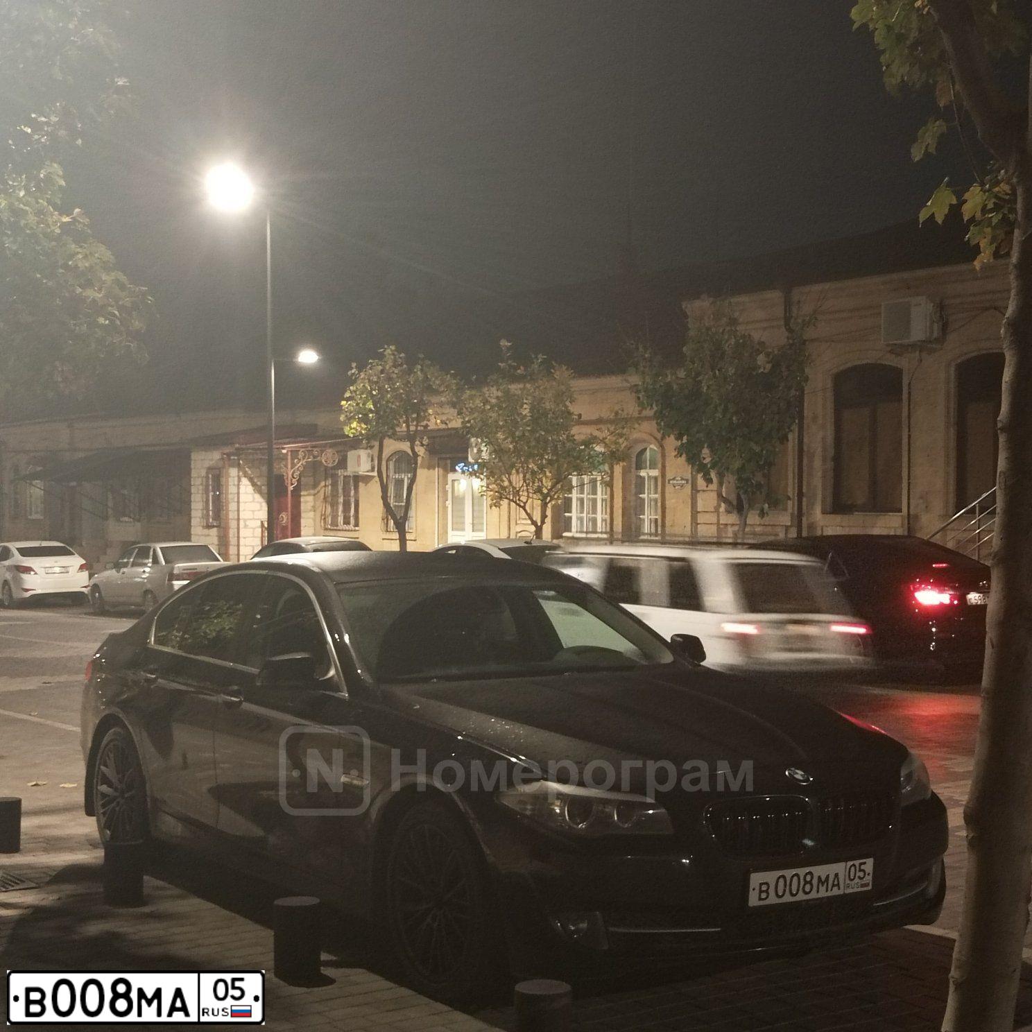 Фото автомобиля VOLKSWAGEN JETTA, 2012 — госномер В008МА05. Цвет: ЧЕРНЫЙ