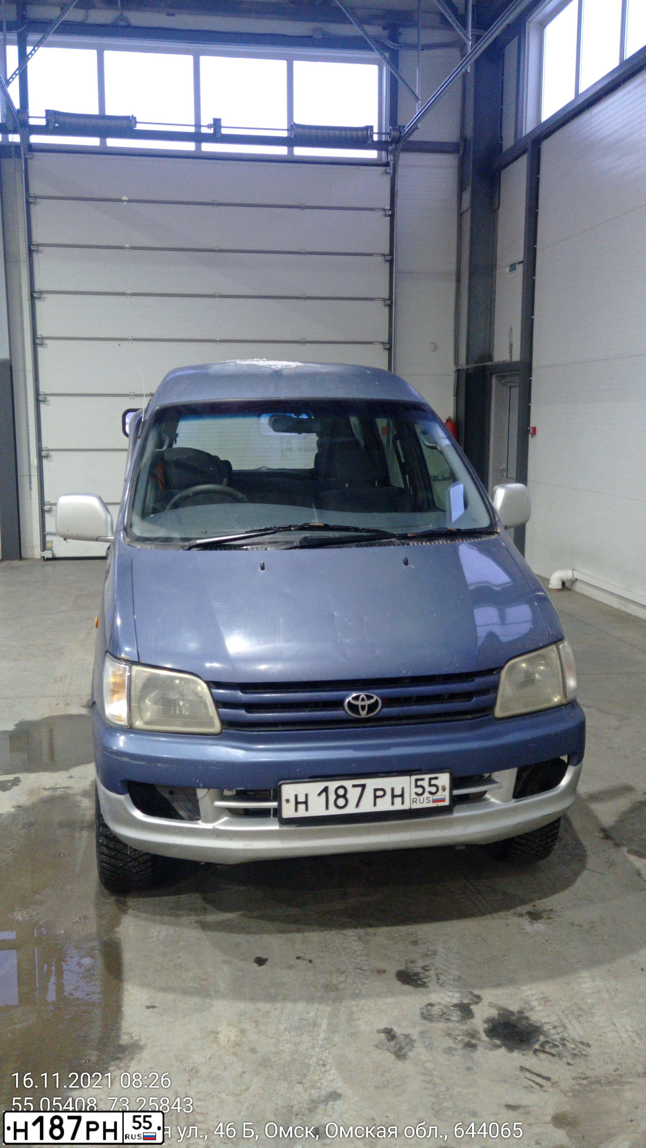 Фото автомобиля TOYOTA NOAH, 1998 — госномер Н074НТ193