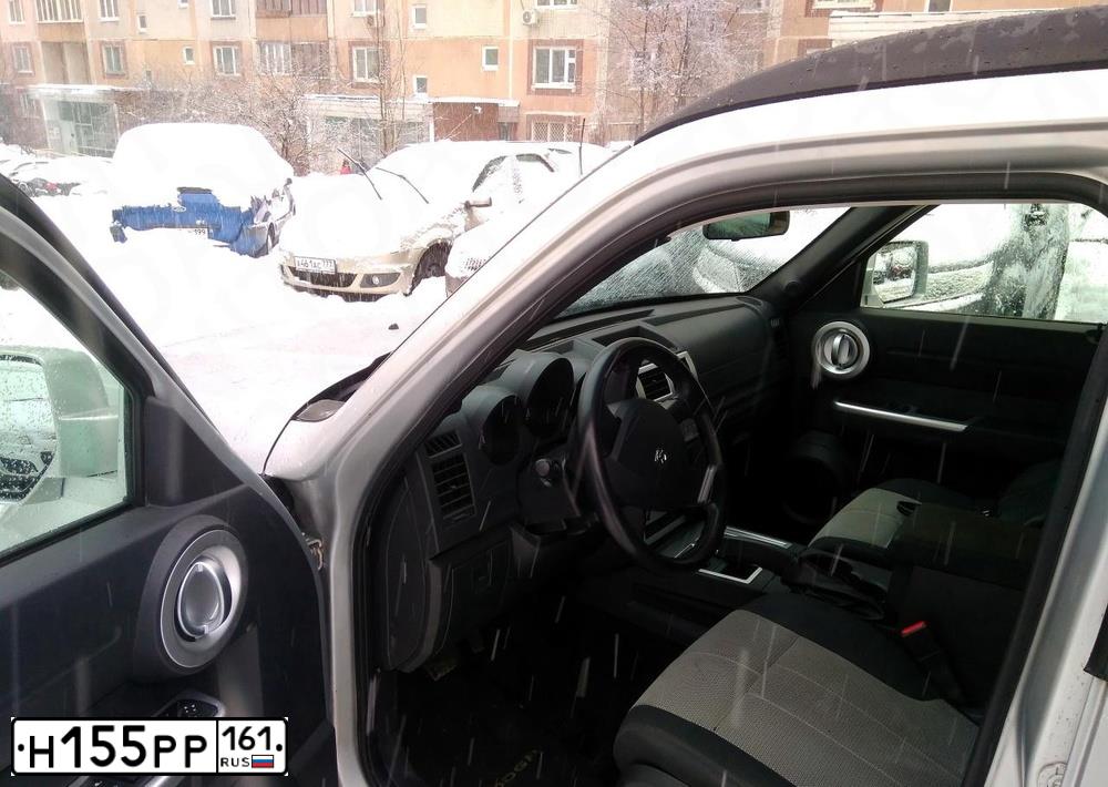 Фото автомобиля DODGE NITRO, 2007 — госномер Р220РХ11. Цвет: СЕРЕБРИСТЫЙ
