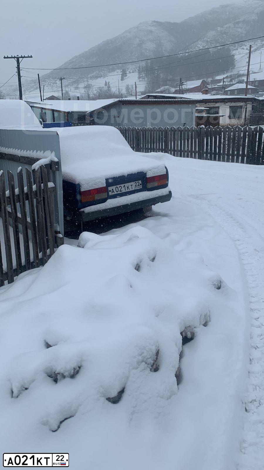 Фото автомобиля LADA 2107, 2002 — госномер А021КТ22. Цвет: синий