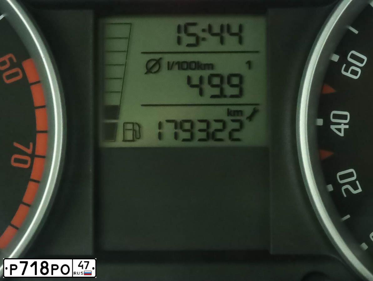 Фото автомобиля SKODA FABIA, 2009 — госномер Р718РО47. Цвет: ЧЕРНЫЙ