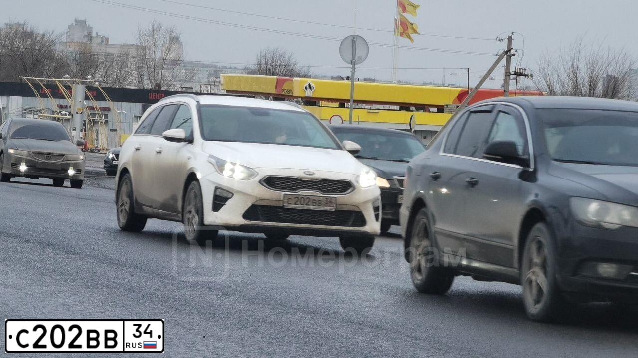 Фото автомобиля KIA RIO, 2011 — госномер К404ЕВ134. Цвет: Белый