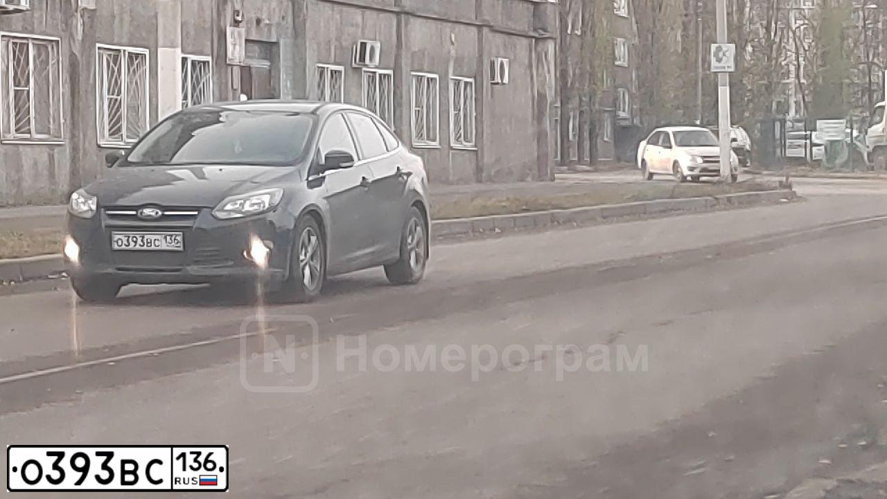 Фото автомобиля FORD FOCUS, 2013 — госномер О393ВС136. Цвет: СЕРЫЙ ТЕМНЫЙ