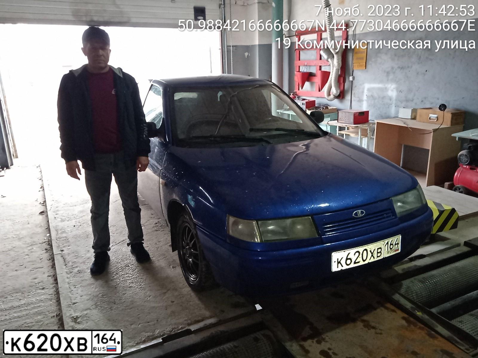 Фото автомобиля LADA 2112, 2005 — госномер Р005ЕН64. Цвет: СИНЕ ЗЕЛЕНЫЙ