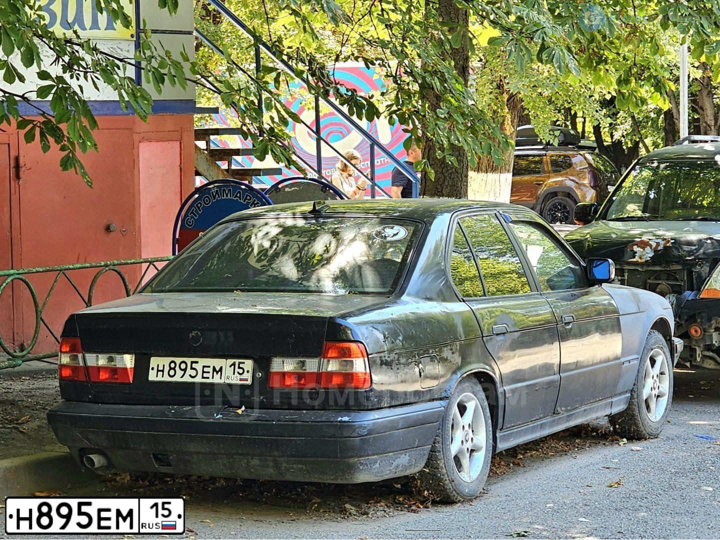 Фото автомобиля BMW SERIE 5, 1992 — госномер Н895ЕМ15. Цвет: ЧЕРНЫЙ