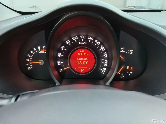 Фото автомобиля KIA SPORTAGE, 2012 — госномер Е726ХМ154. Цвет: ОРАНЖЕВЫЙ