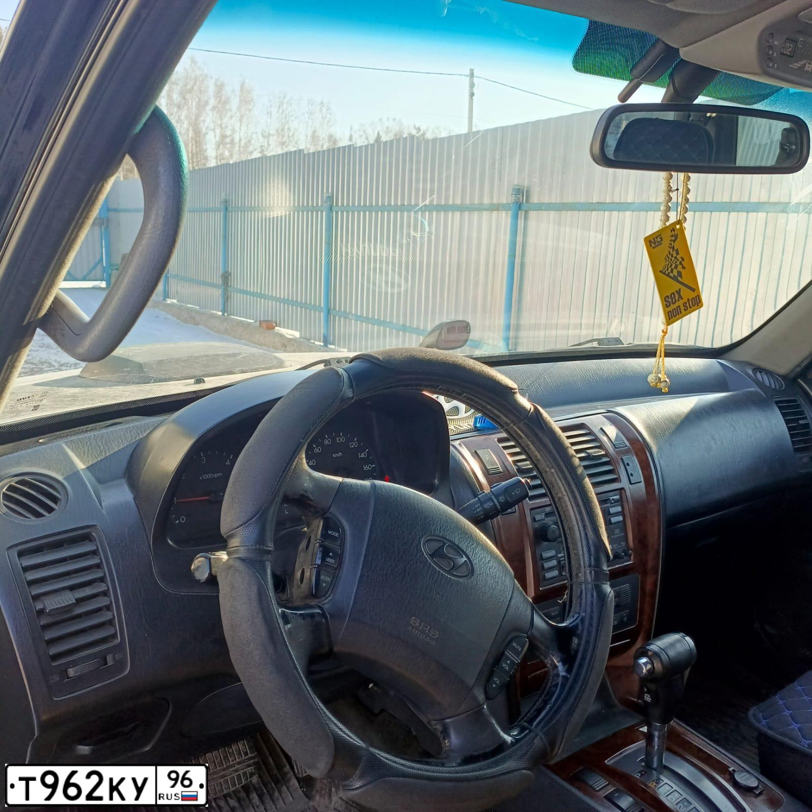 Фото автомобиля HYUNDAI TERRACAN, 2003 — госномер Т962КУ96. Цвет: ЧЕРНЫЙ