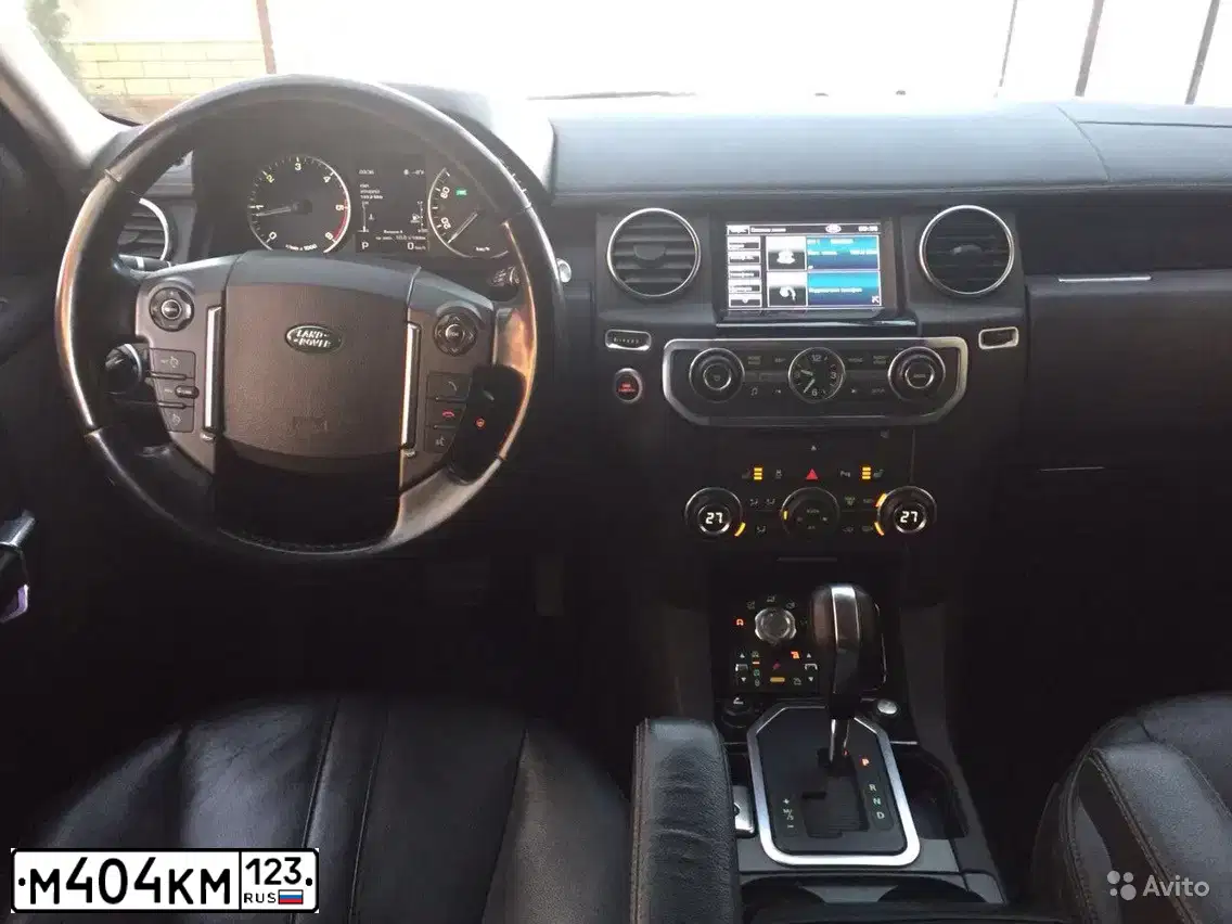 Фото автомобиля LANDROVER DISCOVERY, 2012 — госномер М404КМ123. Цвет: ЧЕРНЫЙ