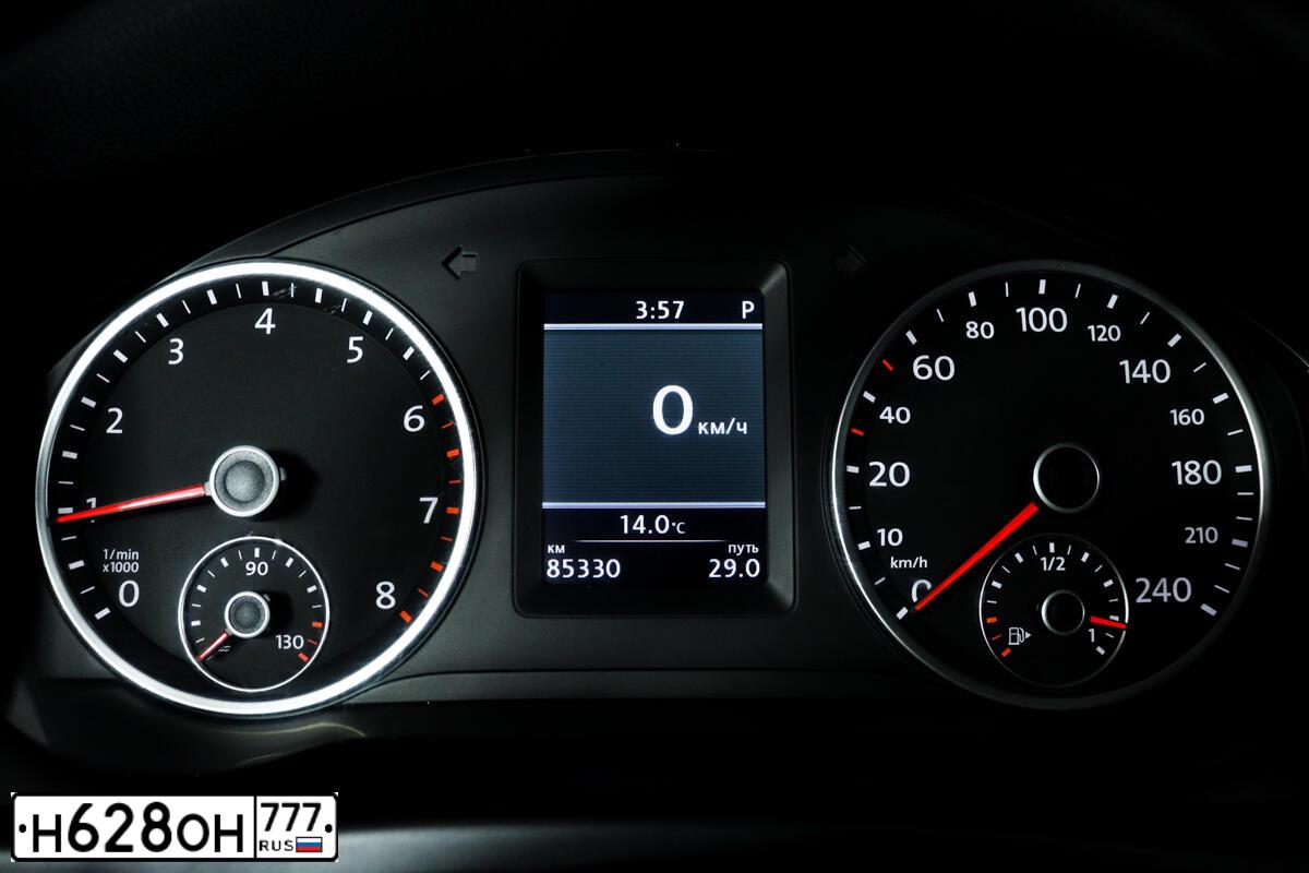 Фото автомобиля VOLKSWAGEN TIGUAN, 2012 — госномер В593КС92. Цвет: ЧЕРНЫЙ