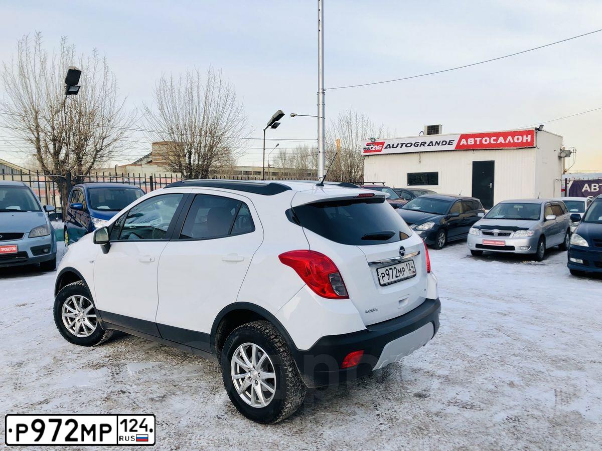 Фото автомобиля OPEL MOKKA, 2014 — госномер Р972МР124. Цвет: Белый