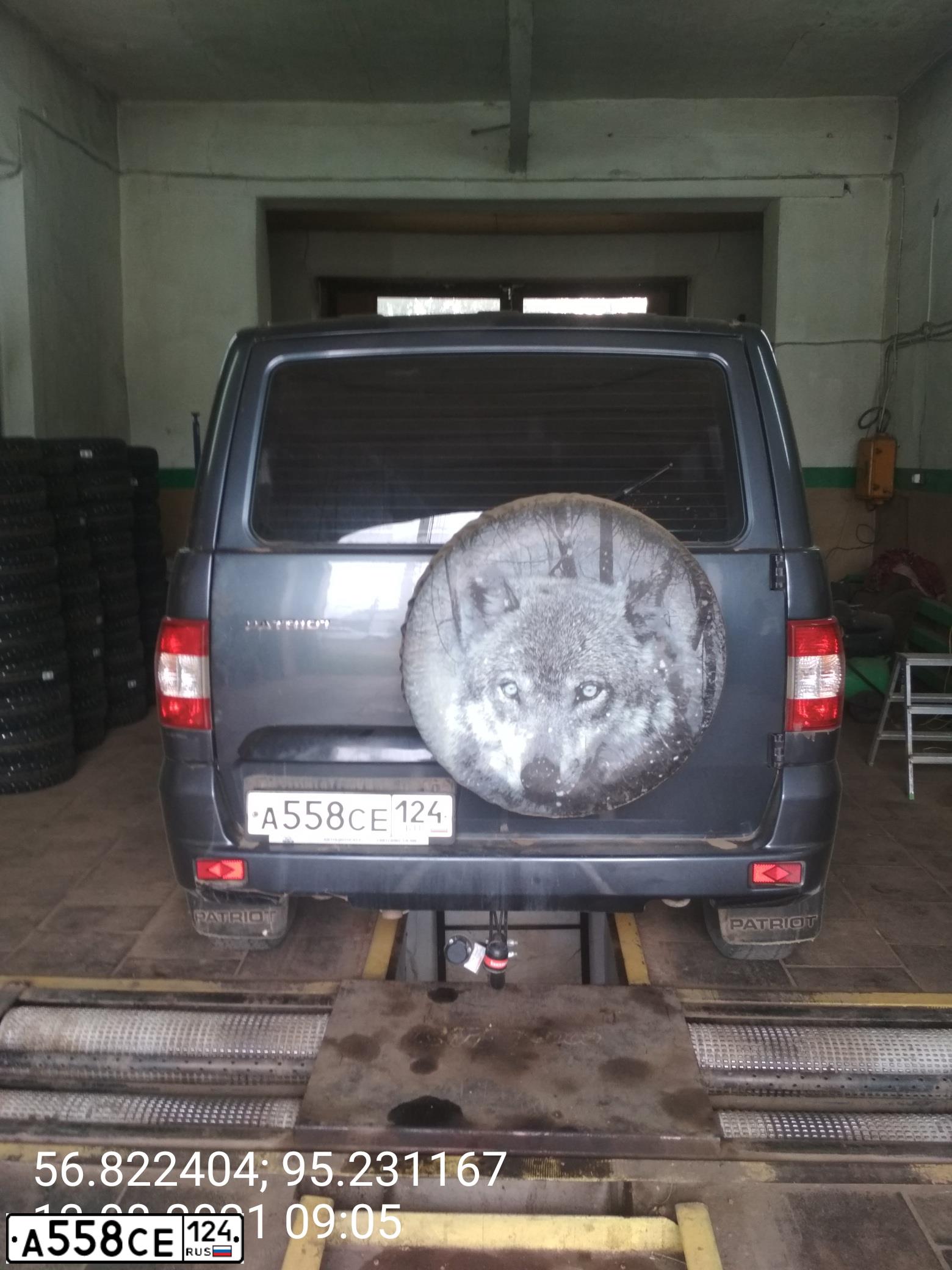 Фото автомобиля UAZ PATRIOT, 2017 — госномер Р328МХ154. Цвет: Темно-серый металлик
