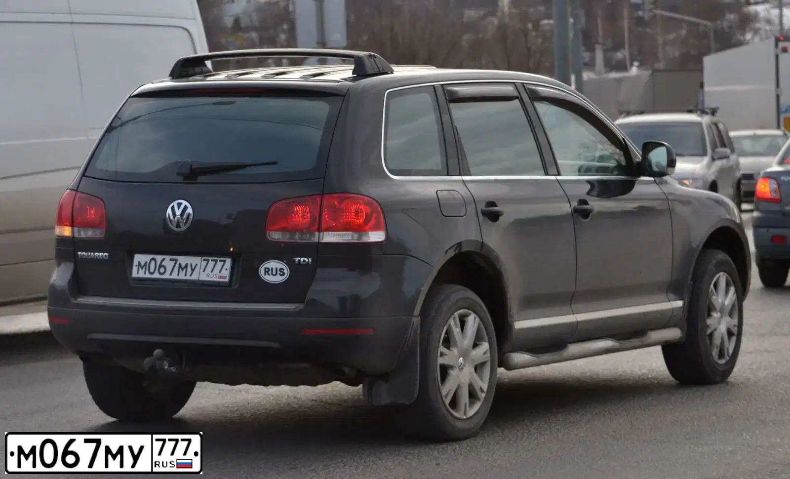 Фото автомобиля VOLKSWAGEN TOUAREG, 2005 — госномер М126МН40. Цвет: ЧЕРНЫЙ