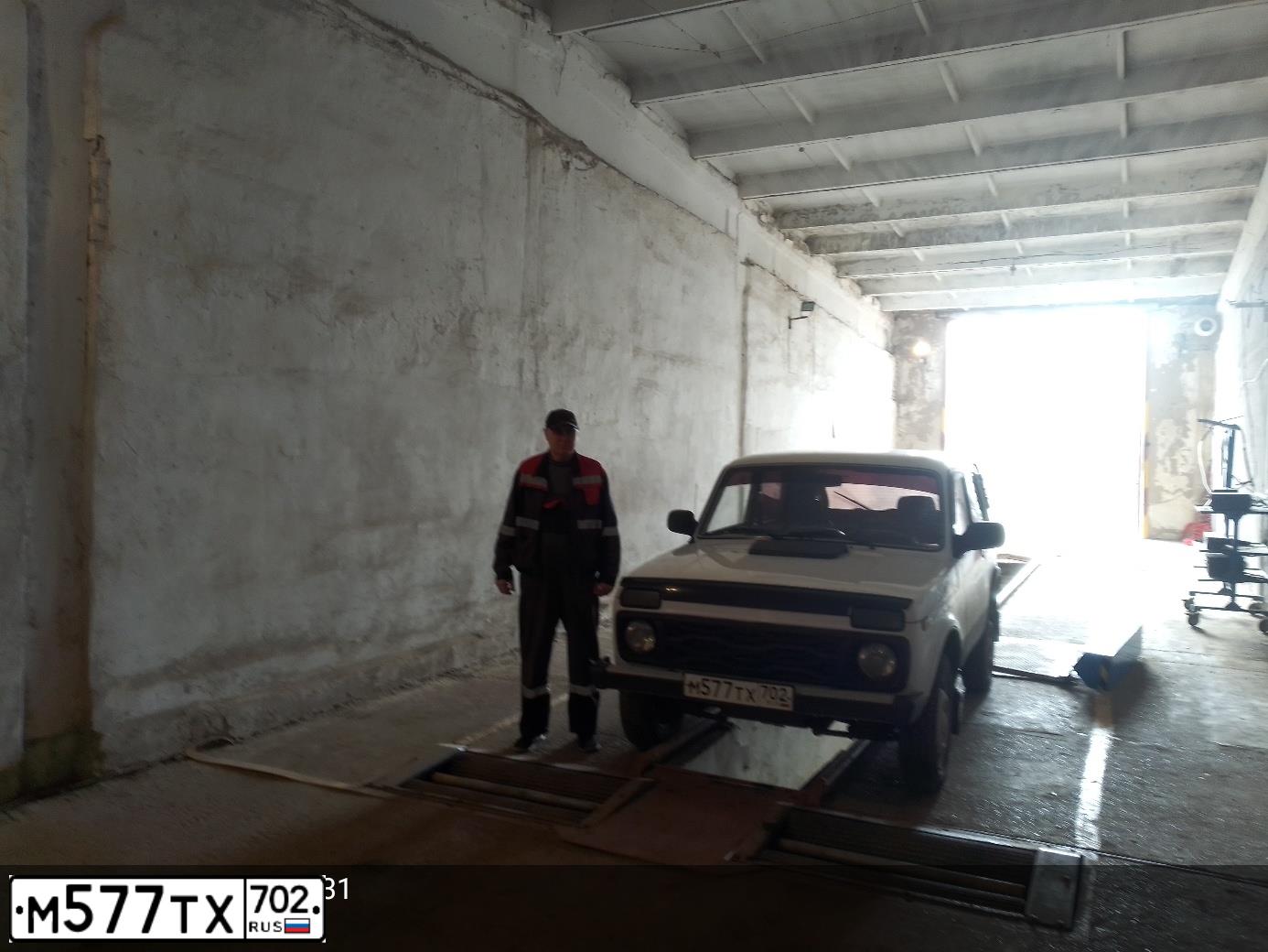 Фото автомобиля LADA 2121 NIVA, 2007 — госномер А444СК702. Цвет: Белый