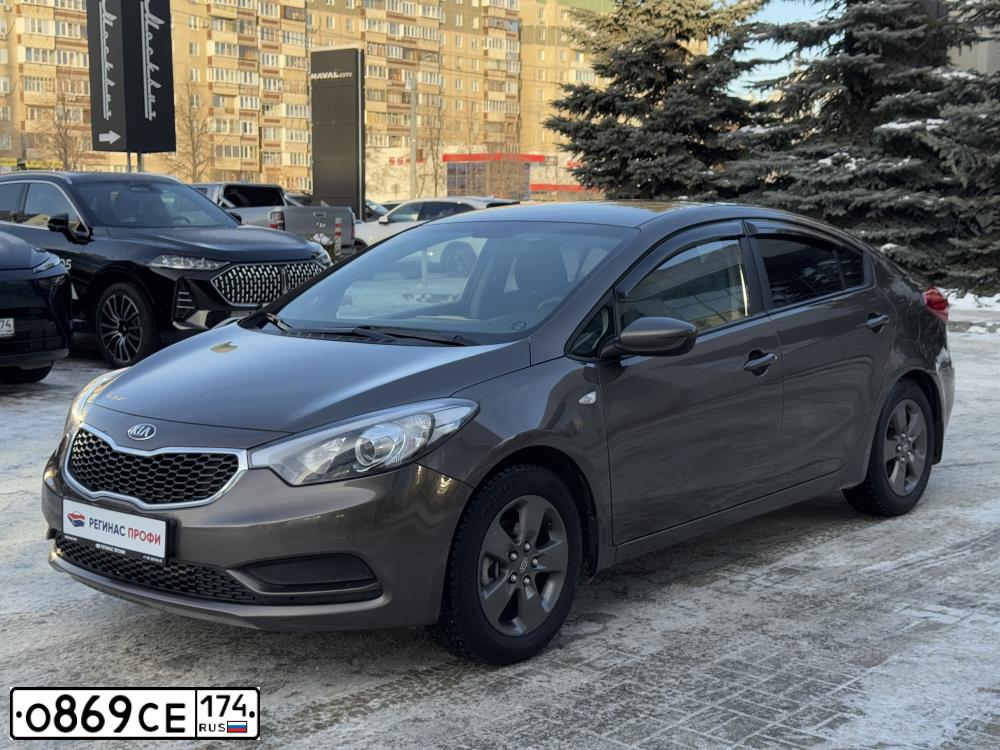 Фото автомобиля KIA CERATO, 2013 — госномер О869СЕ174. Цвет: БЕЖЕВЫЙ