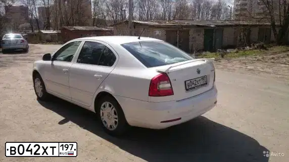 Фото автомобиля SKODA OCTAVIA, 2012 — госномер У209ВА777. Цвет: Белый