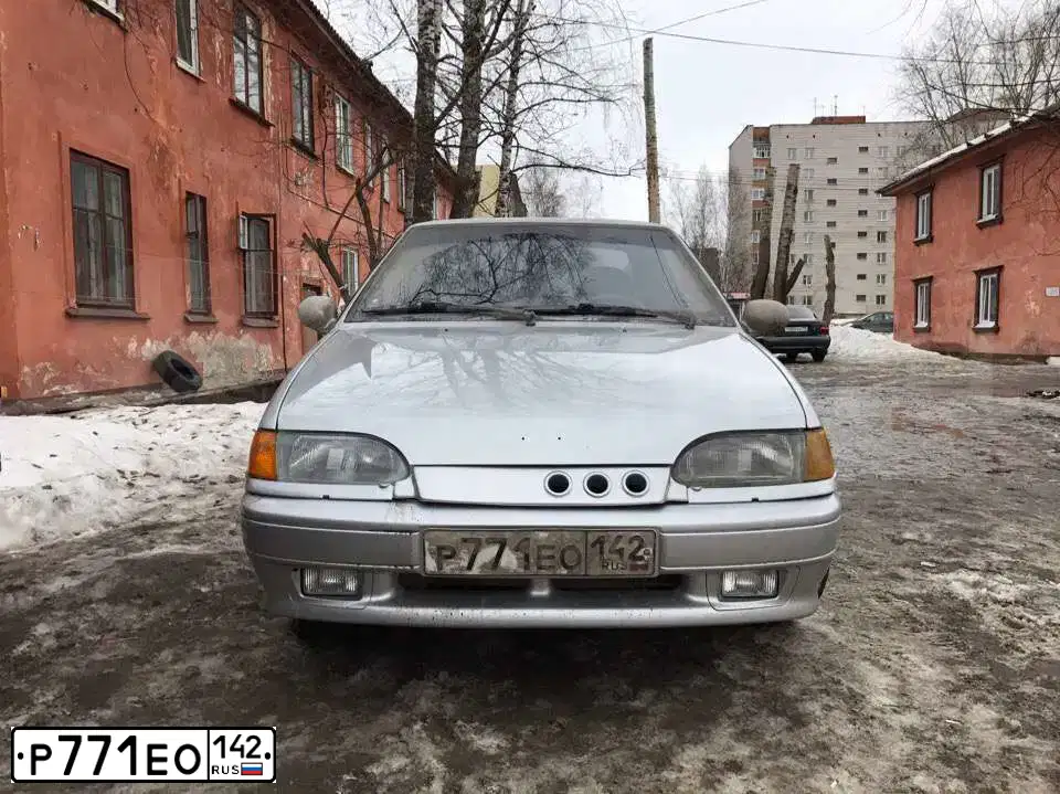 Фото автомобиля LADA 2115 SAMARA, 2009 — госномер Р771ЕО142. Цвет: СВЕТЛО-СЕРЕБРИСТЫЙ МЕТАЛЛ