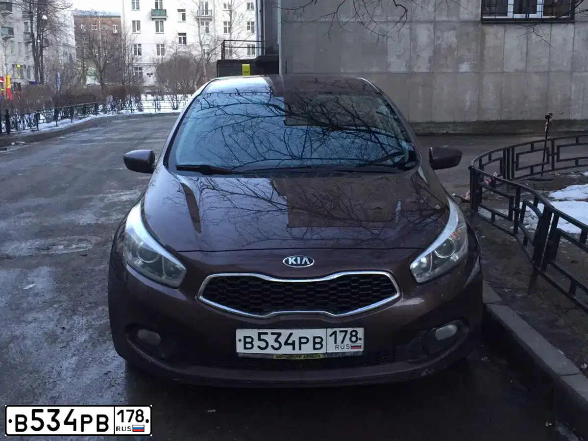 Фото автомобиля KIA CEE'D, 2013 — госномер Х866НУ60. Цвет: Коричневый