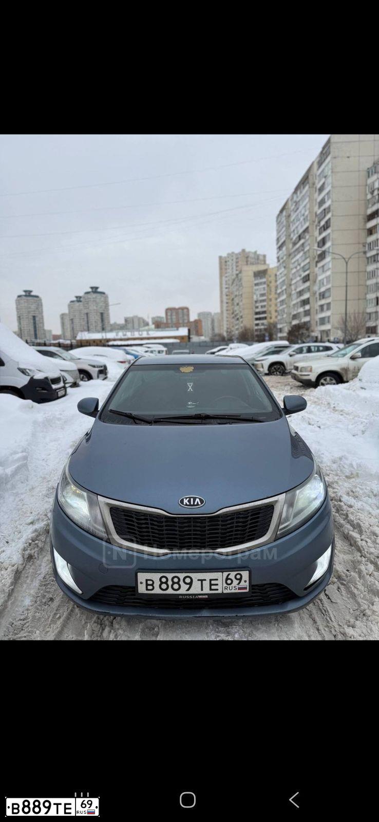 Фото автомобиля KIA RIO, 2012 — госномер В889ТЕ69. Цвет: голубой