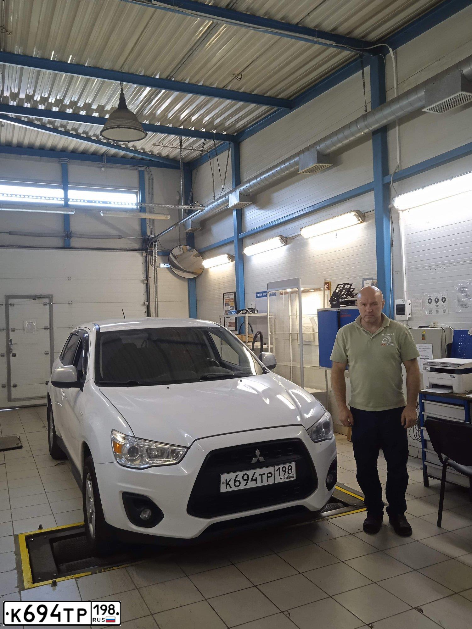 Фото автомобиля MITSUBISHI ASX, 2013 — госномер М283МЕ138. Цвет: Белый