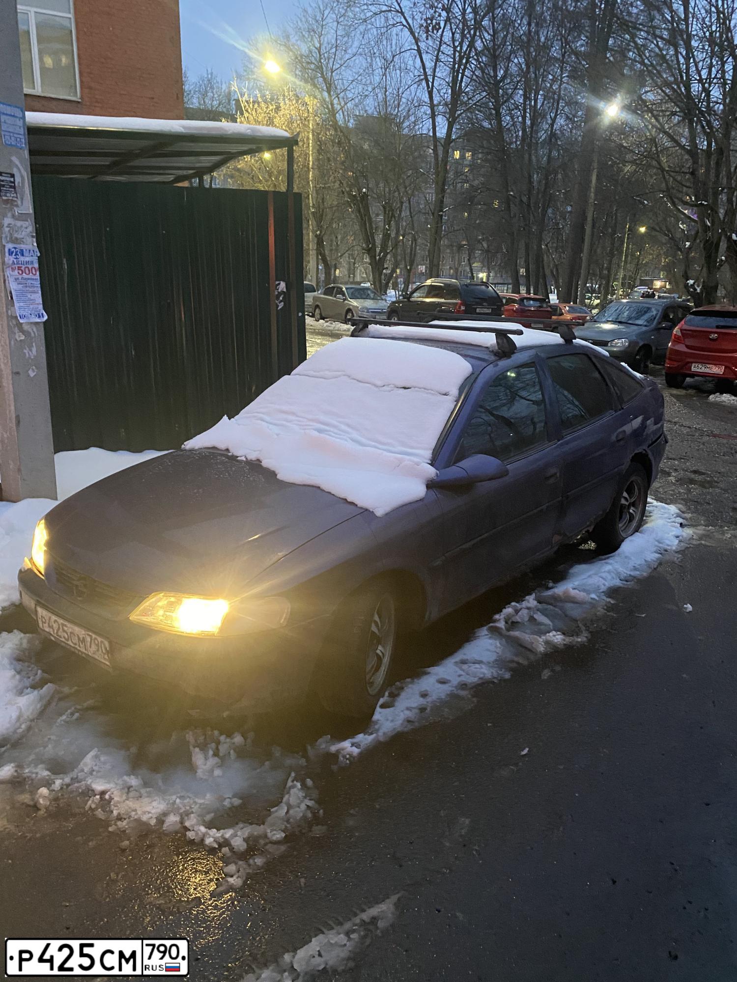 Фото автомобиля OPEL VECTRA, 1997 — госномер Р425СМ790. Цвет: синий
