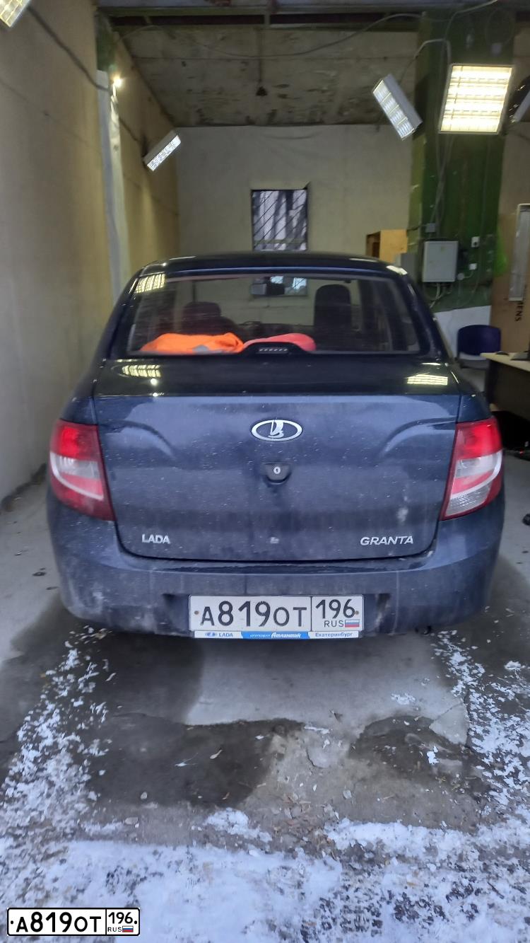 Фото автомобиля LADA 2190 GRANTA, 2013 — госномер А819ОТ196. Цвет: ТЕМНО-СИНИЙ