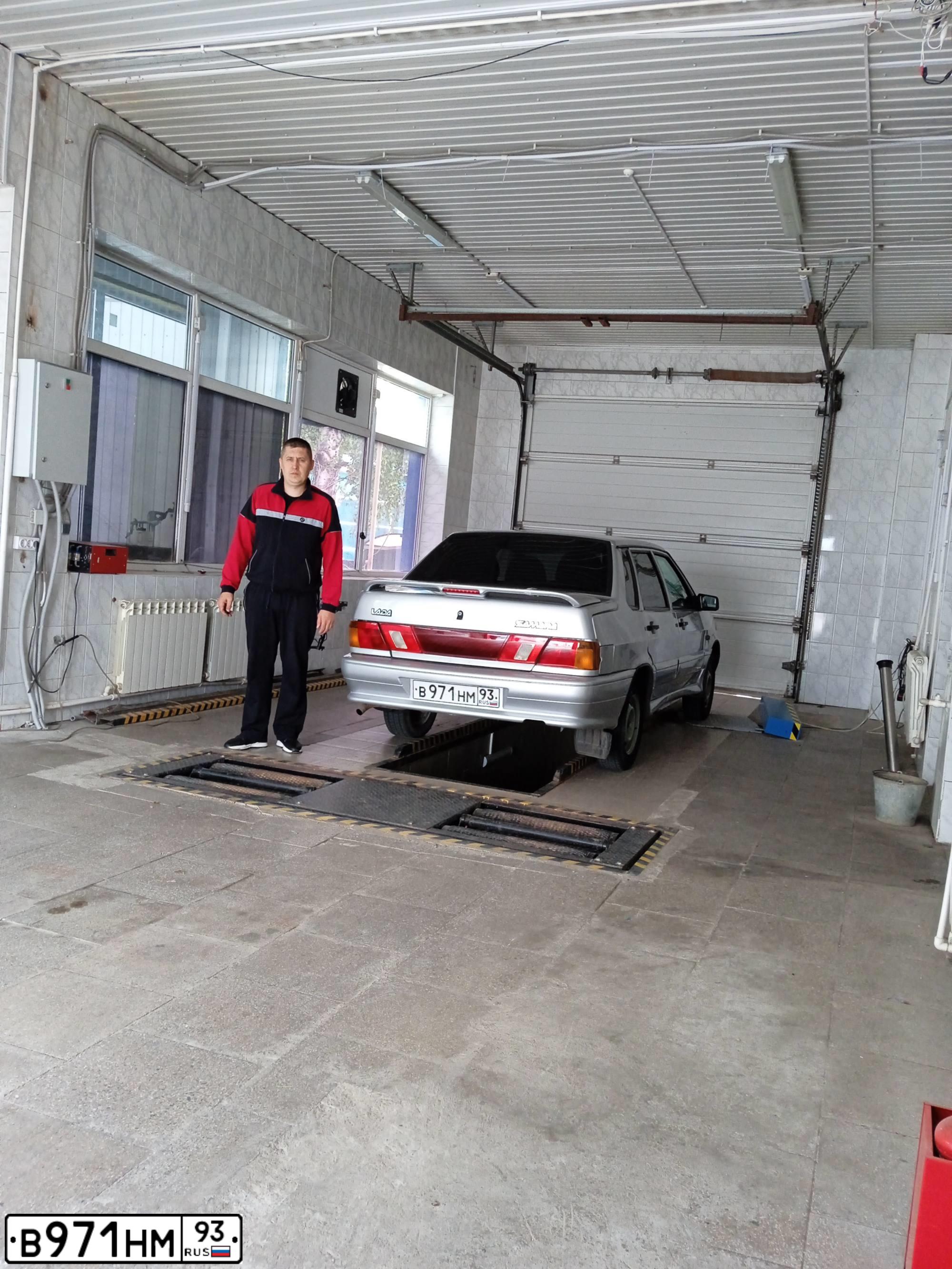 Фото автомобиля LADA 2115 SAMARA, 2005 — госномер М716СХ126. Цвет: Серебристый
