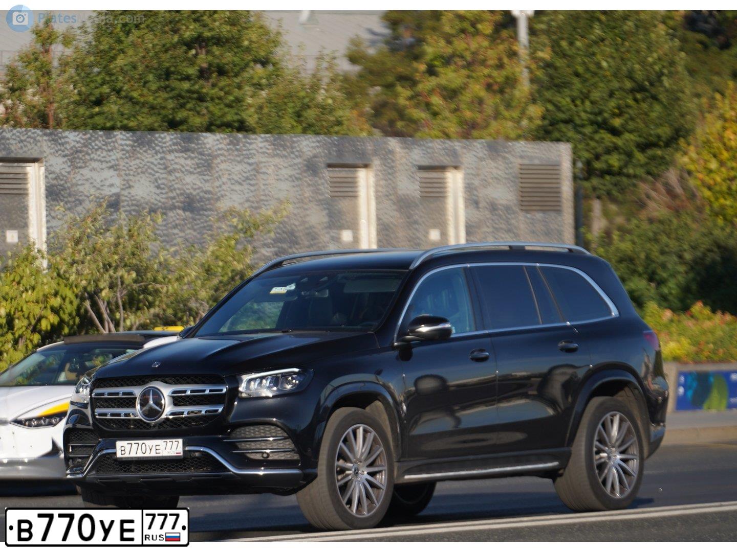 Фото автомобиля MERCEDES GLE-KLASSE, 2016 — госномер В770УЕ777. Цвет: ЧЕРНЫЙ