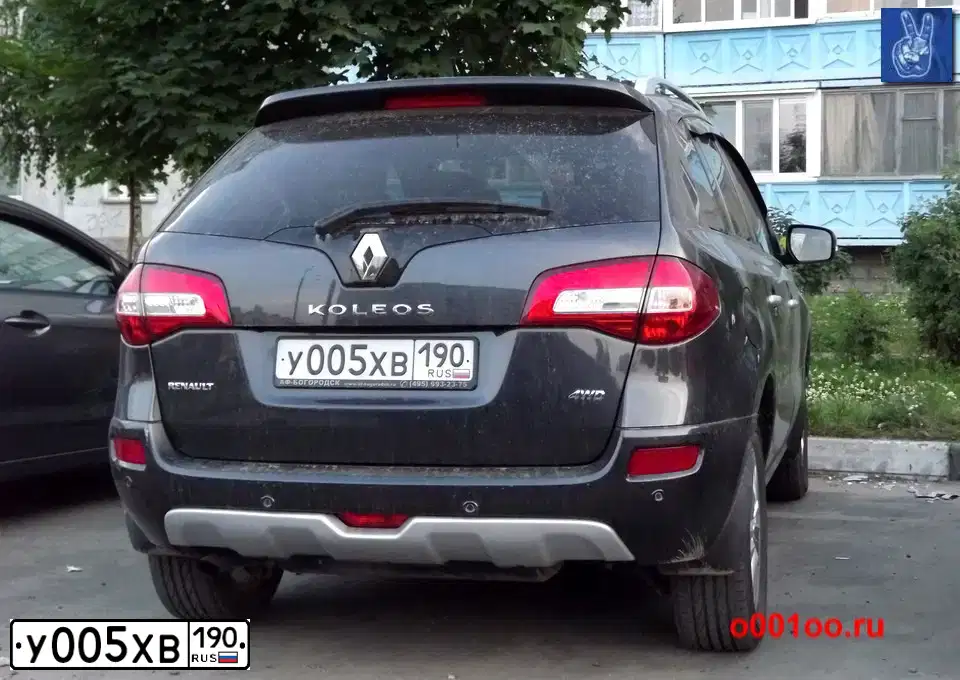Фото автомобиля RENAULT KOLEOS, 2012 — госномер У005ХВ190. Цвет: СЕРЫЙ ТЕМНЫЙ