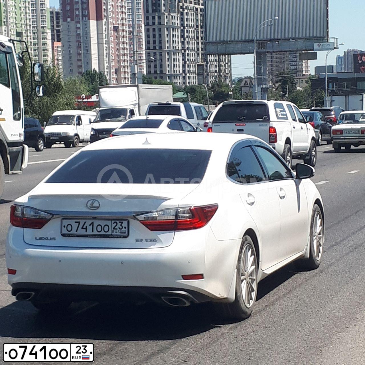 Фото автомобиля LEXUS S ES, 2016 — госномер О741ОО23. Цвет: БЕЛЫЙ