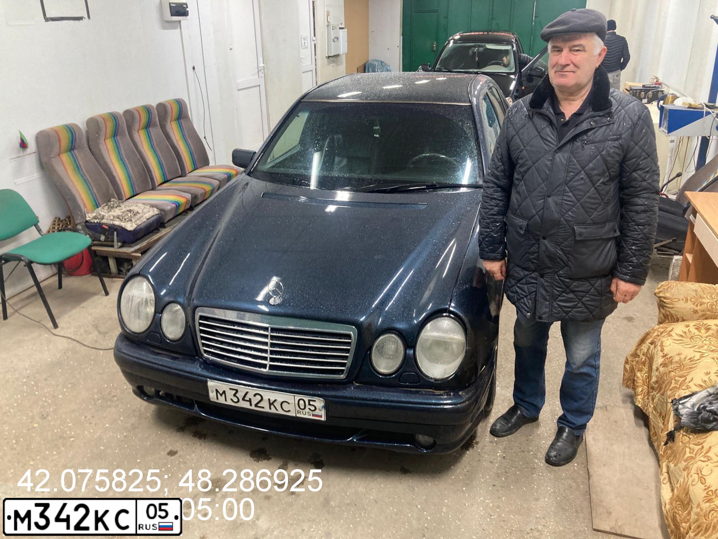 Фото автомобиля MERCEDES E-KLASSE, 1998 — госномер М342КС05. Цвет: ЧЕРНЫЙ