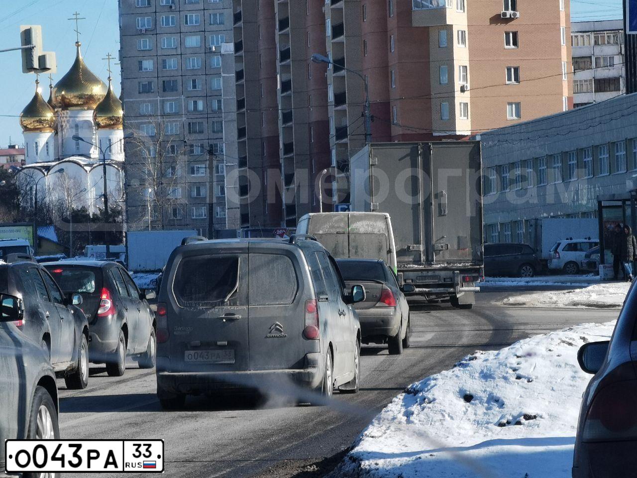 Фото автомобиля CITROEN BERLINGO, 2017 — госномер О043РА33. Цвет: Серый