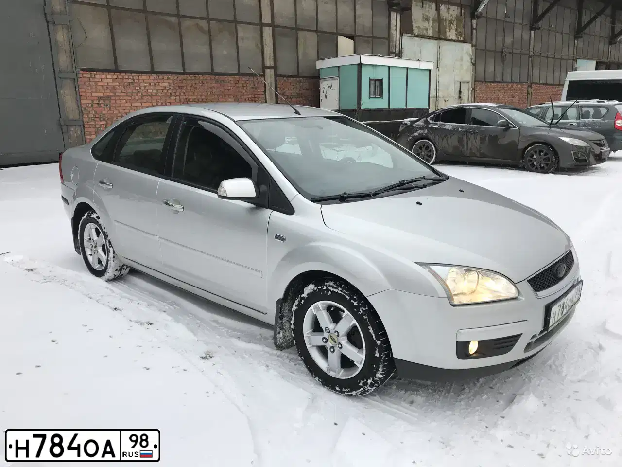 Фото автомобиля FORD FOCUS, 2007 — госномер Н784ОА98. Цвет: серебристый