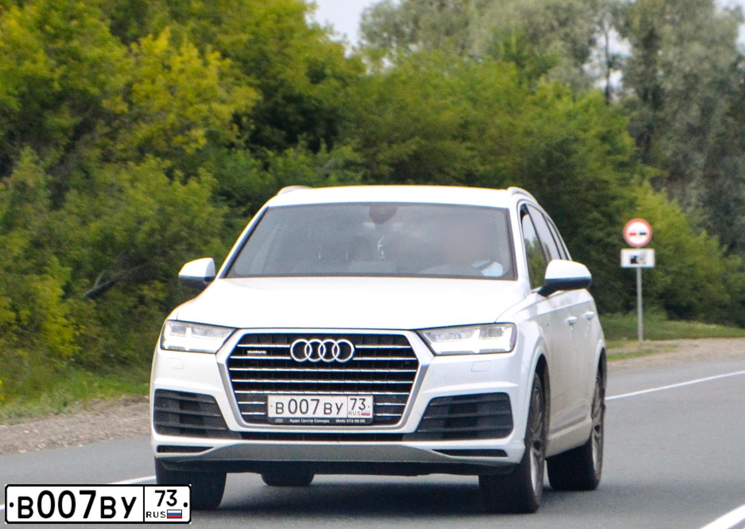 Фото автомобиля AUDI Q7, 2017 — госномер Т897ХС73. Цвет: Белый