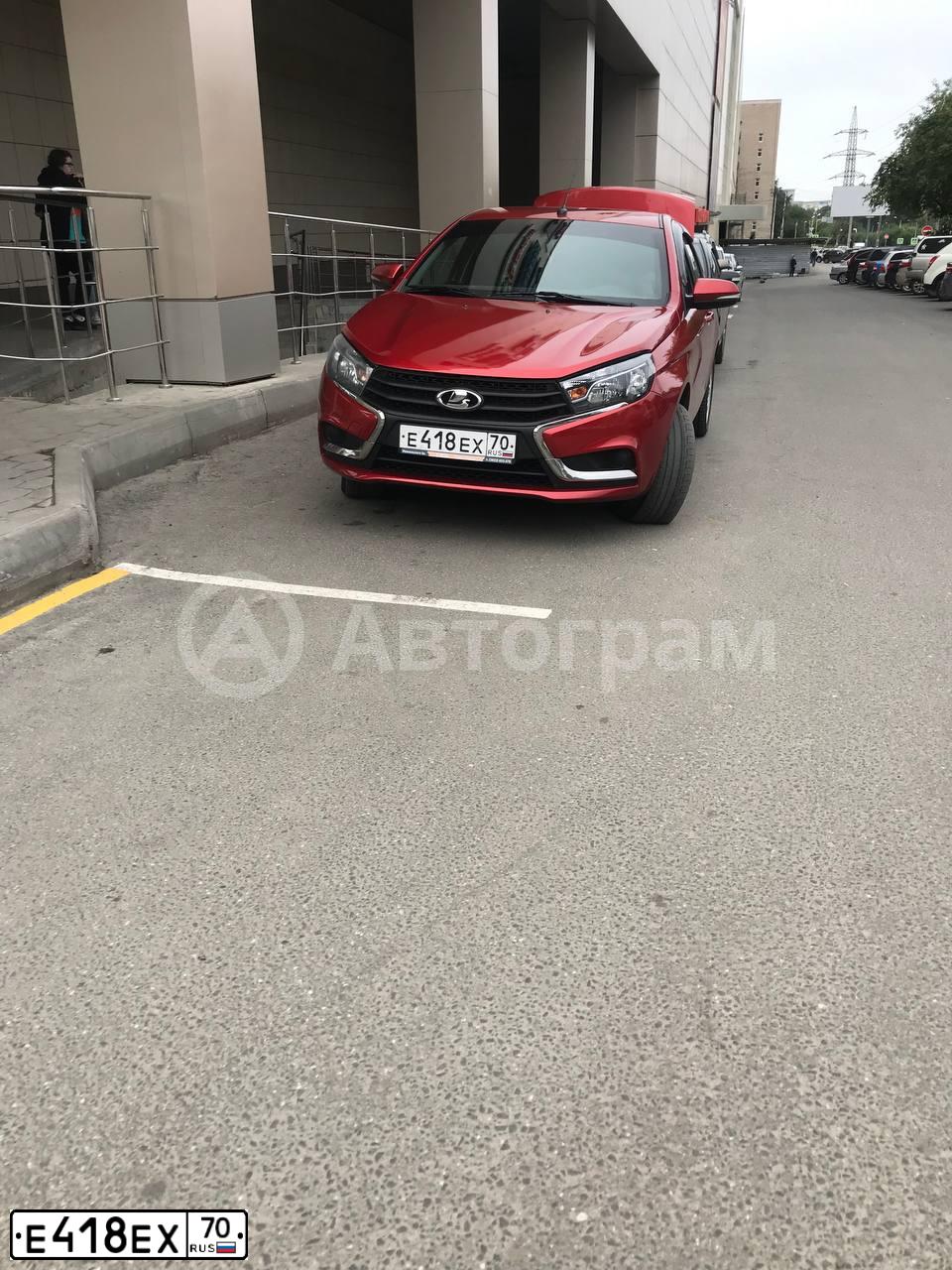 Фото автомобиля LADA VESTA, 2017 — госномер Е418ЕХ70. Цвет: КРАСНЫЙ