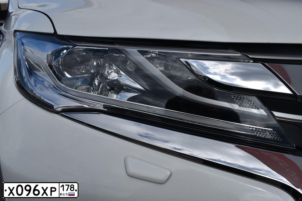 Фото автомобиля MITSUBISHI PAJERO SPORT 2.4, 2017 — госномер О133ХР29. Цвет: Белый