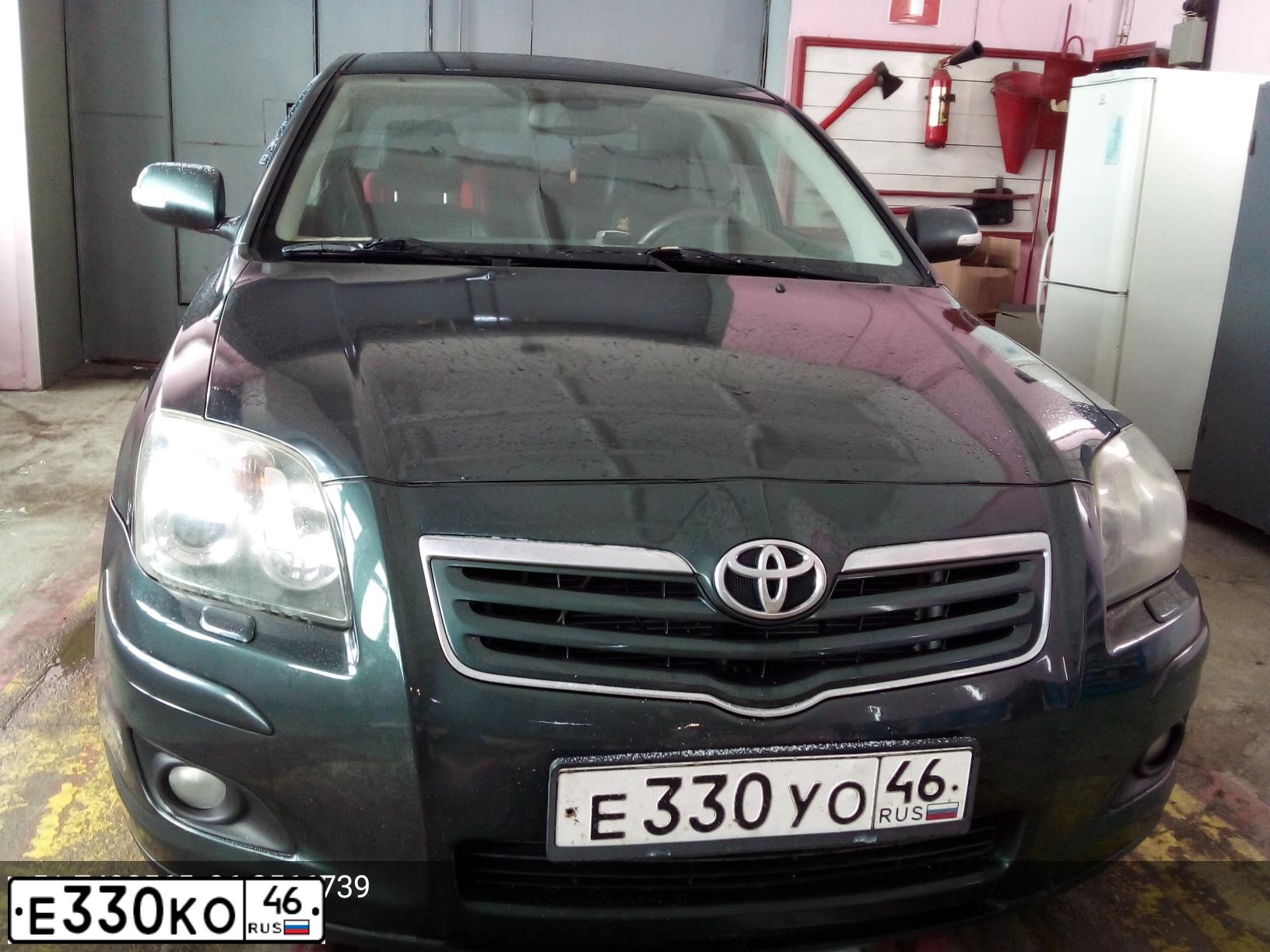 Фото автомобиля TOYOTA AVENSIS, 2007 — госномер Е330УО46. Цвет: ТЕМНО-ЗЕЛЕНЫЙ