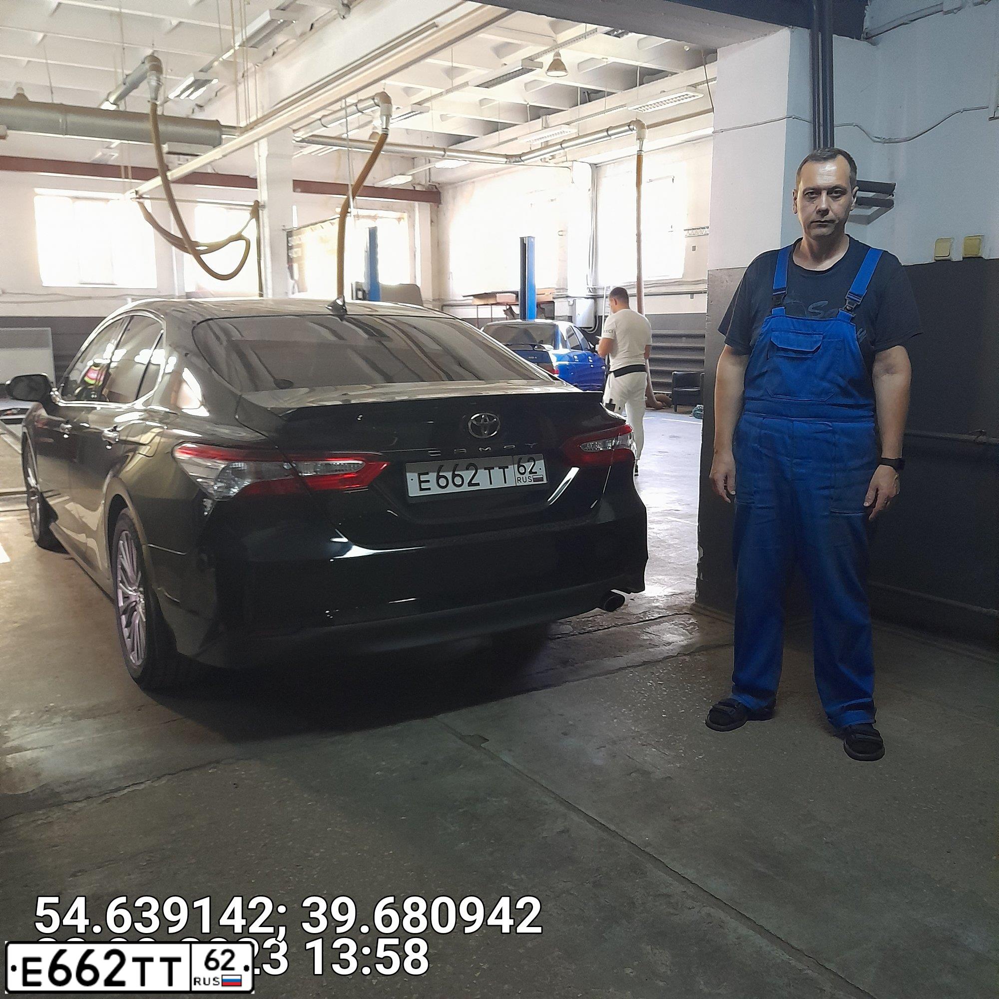Фото автомобиля TOYOTA CAMRY, 2019 — госномер Е662ТТ62. Цвет: ЧЕРНЫЙ МЕТАЛЛИК