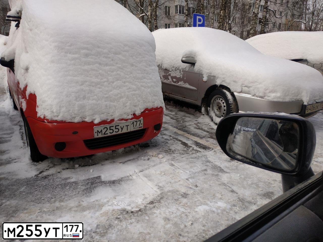 Фото автомобиля DAEWOO MATIZ, 2007 — госномер В325АЕ550. Цвет: Красный