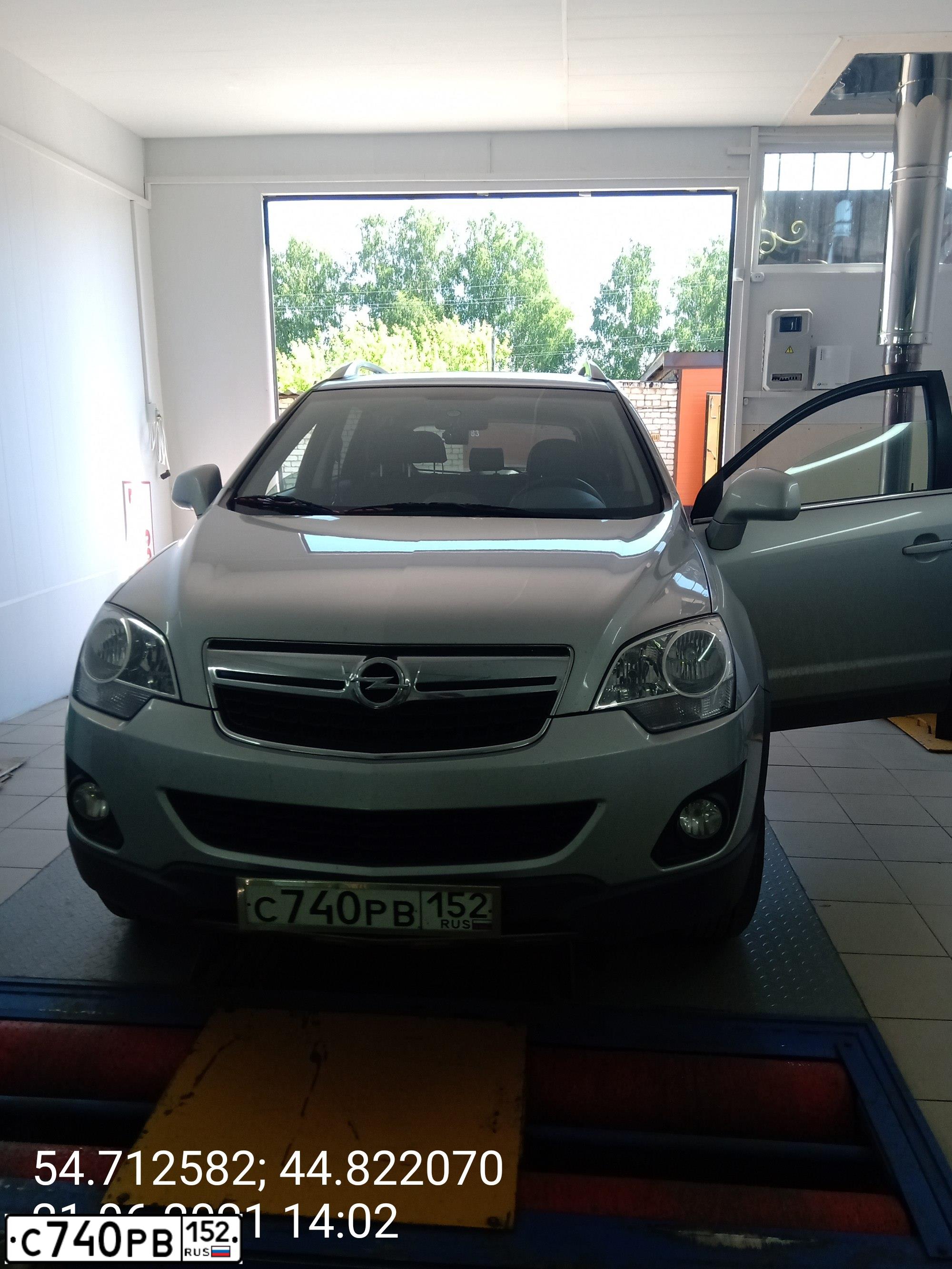 Фото автомобиля MAZDA CX-7, 2008 — госномер В933ЕВ09. Цвет: Красный