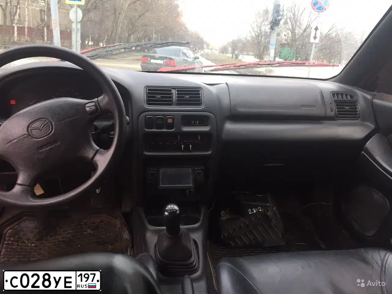 Фото автомобиля MAZDA 323, 1997 — госномер С028УЕ197. Цвет: Вишневый
