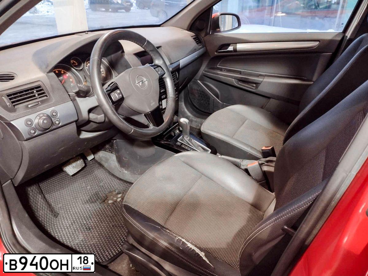 Фото автомобиля OPEL ASTRA, 2008 — госномер В940ОН18. Цвет: КРАСНЫЙ