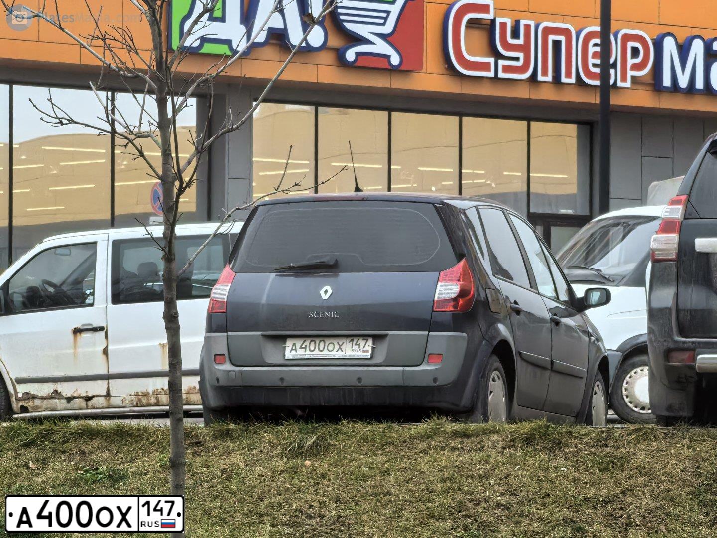 Фото автомобиля RENAULT MEGANE GRAND SCENIC, 2008 — госномер А400ОХ147. Цвет: Темно-синий