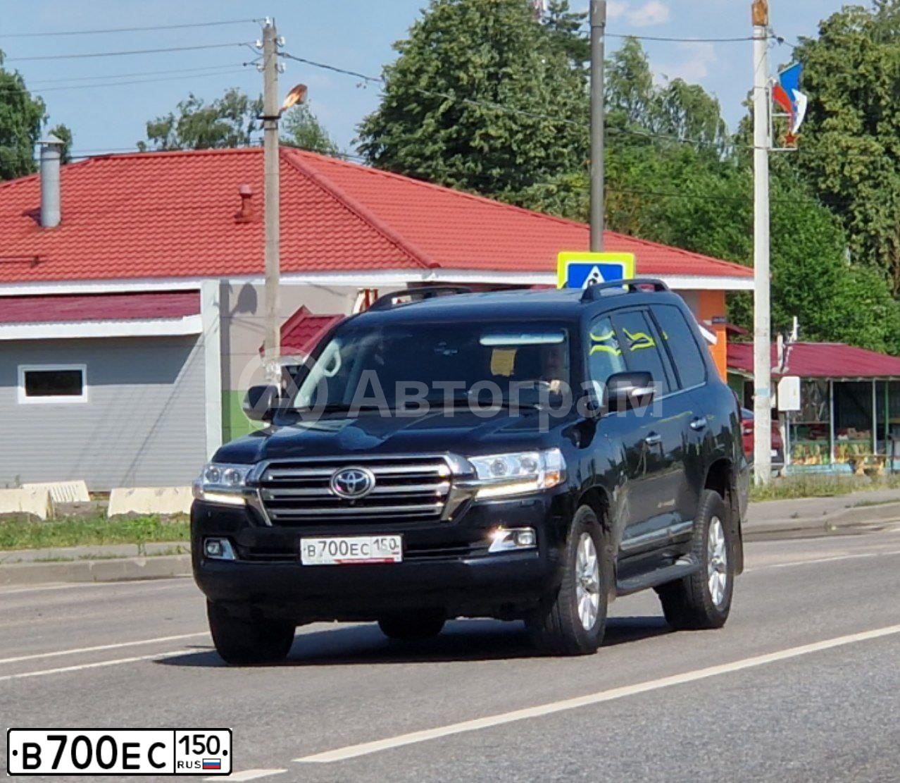 Фото автомобиля TOYOTA LANDCRUISER, 2000 — госномер Р477СА190. Цвет: ЗЕЛЕНЫЙ