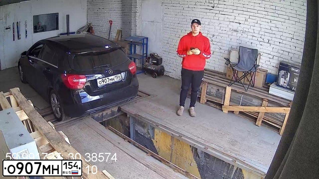 Фото автомобиля MERCEDES A-KLASSE, 2013 — госномер К186КК774. Цвет: ЧЕРНЫЙ