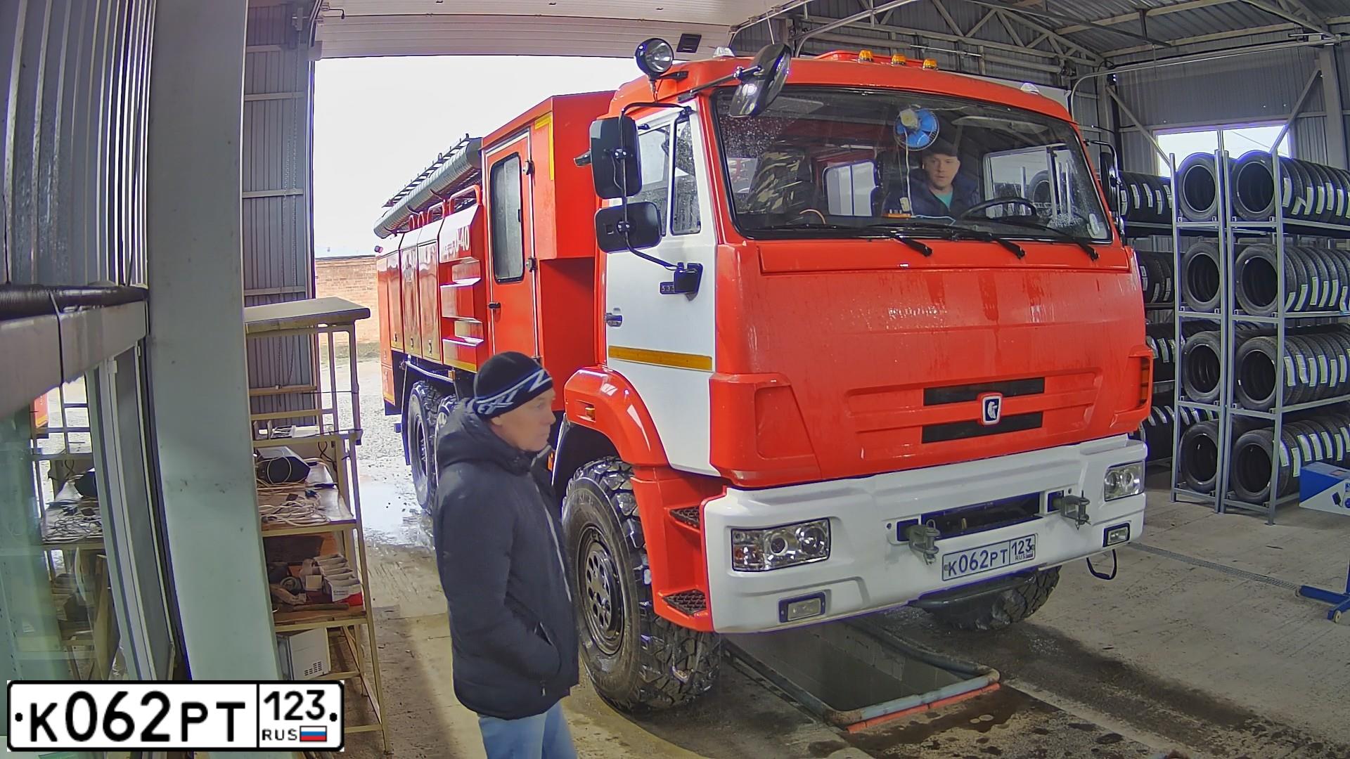 Фото автомобиля KAMAZ 5350 /6X6/ MUSTANG, 2016 — госномер К062РТ123. Цвет: КРАСНЫЙ