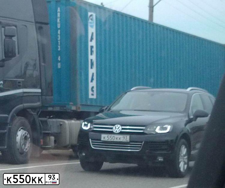 Фото автомобиля VOLKSWAGEN TOUAREG, 2013 — госномер К550КК93. Цвет: ЧЕРНЫЙ