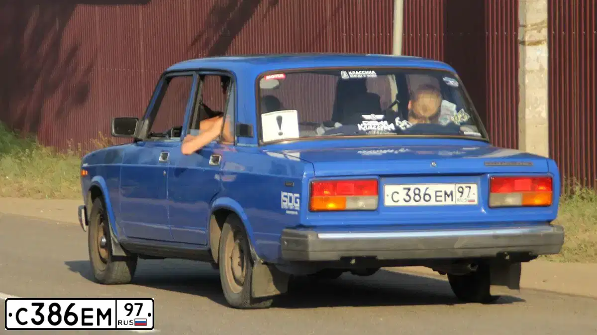 Фото автомобиля LADA 2107, 1999 — госномер С386ЕМ97. Цвет: СИНИЙ