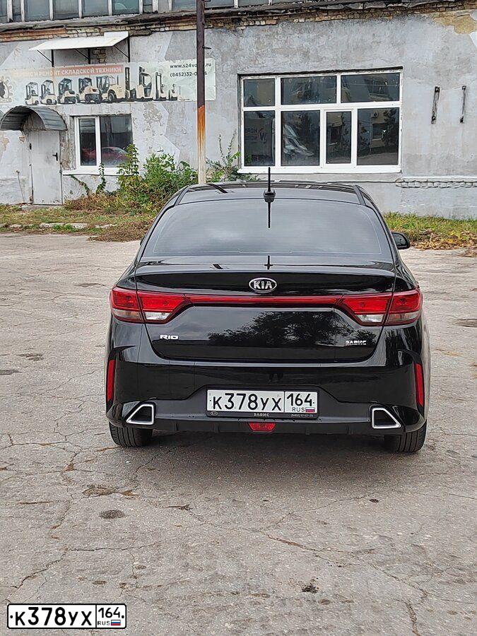 Фото автомобиля KIA RIO, 2020 — госномер Р987КО126. Цвет: ЧЕРНЫЙ