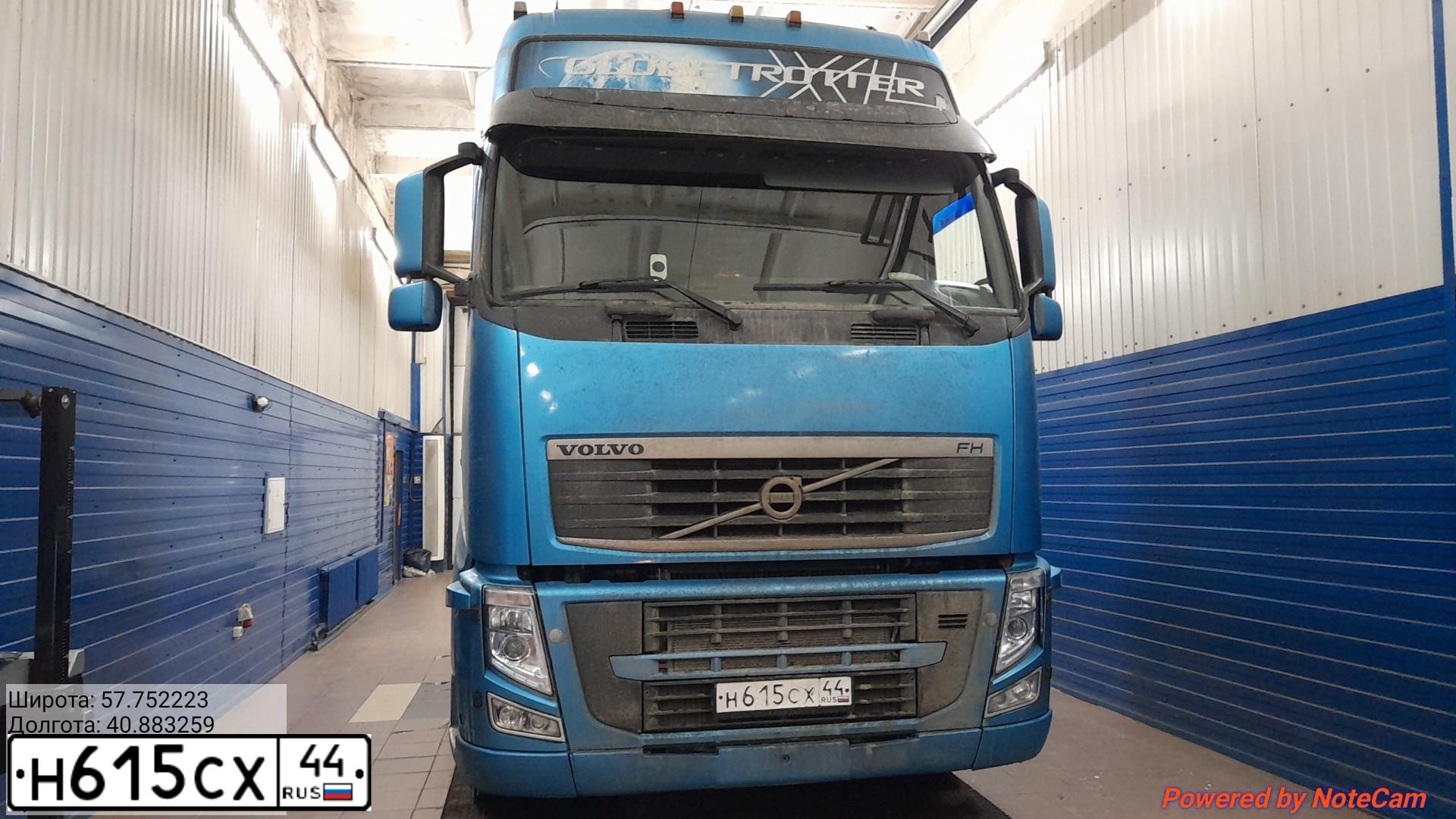 Фото автомобиля VOLVO SERIE FH /4X2/, 2011 — госномер Н615СХ44. Цвет: СИНИЙ МЕТАЛЛИК